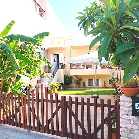 Family Yard House Kos Apartment Bagian luar foto