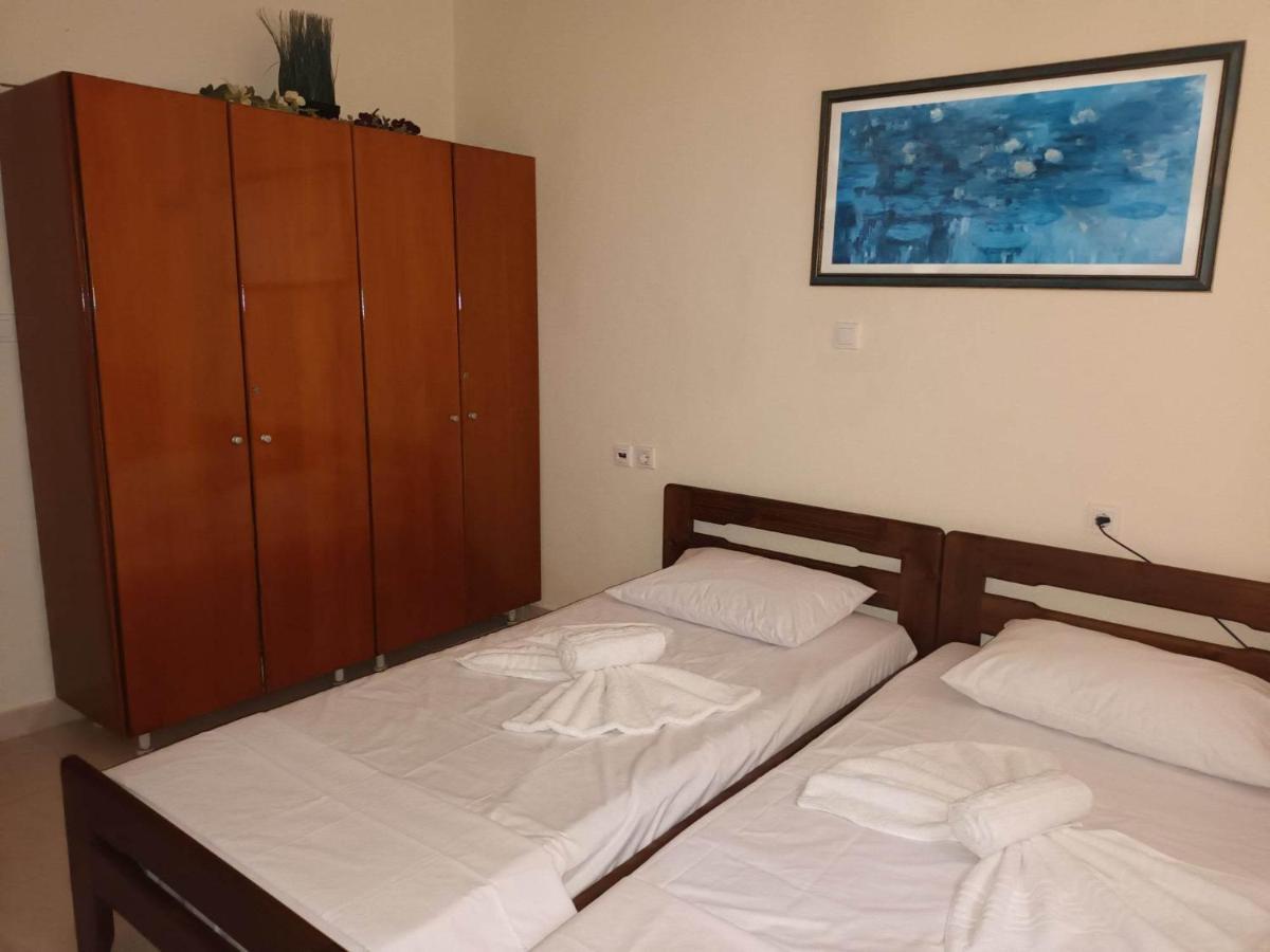 Family Yard House Kos Apartment Bagian luar foto