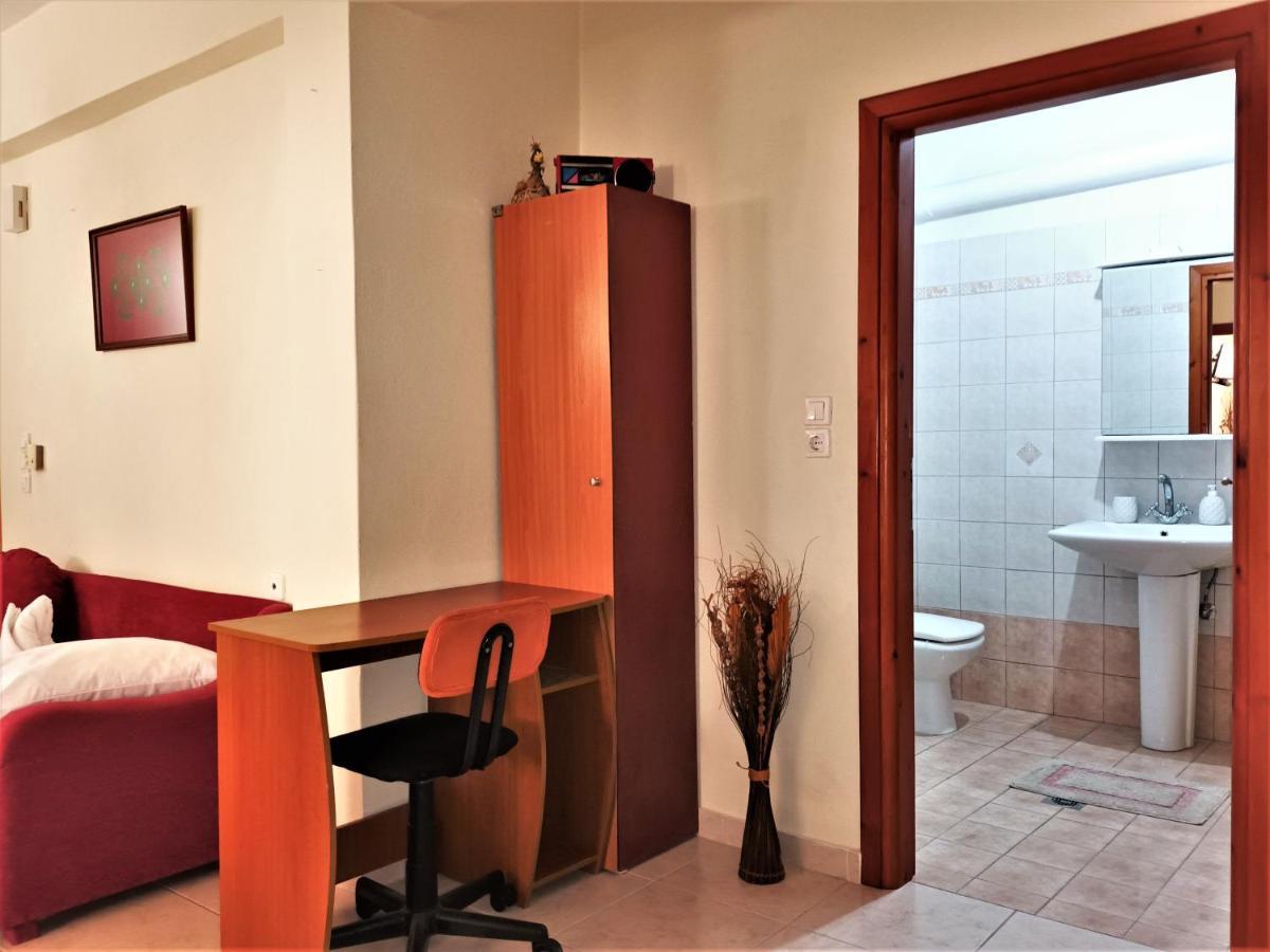 Family Yard House Kos Apartment Bagian luar foto