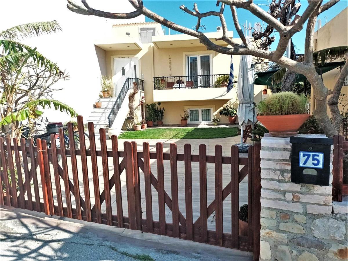 Family Yard House Kos Apartment Bagian luar foto
